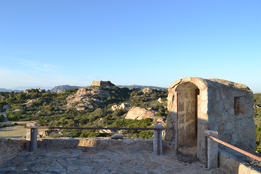 noleggio affitto gommoni e barche, La Maddalena Arcipelago, Caprera, Santa Maria, Santo Stefano, escursioni gite trekking Fortesse militari.