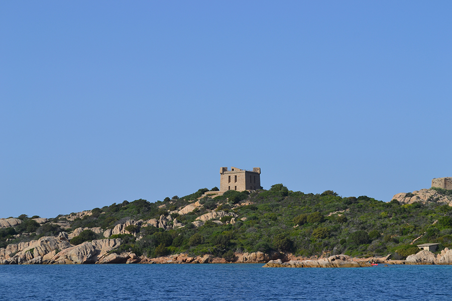 noleggio affitto gommoni e barche, La Maddalena Arcipelago, Caprera, Santa Maria, Santo Stefano, escursioni gite trekking Fortesse militari.
