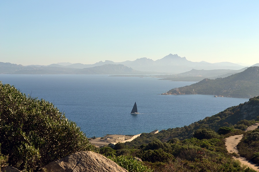 noleggio affitto gommoni e barche, La Maddalena Arcipelago, Caprera, Santa Maria, Santo Stefano, escursioni gite trekking Fortesse militari.