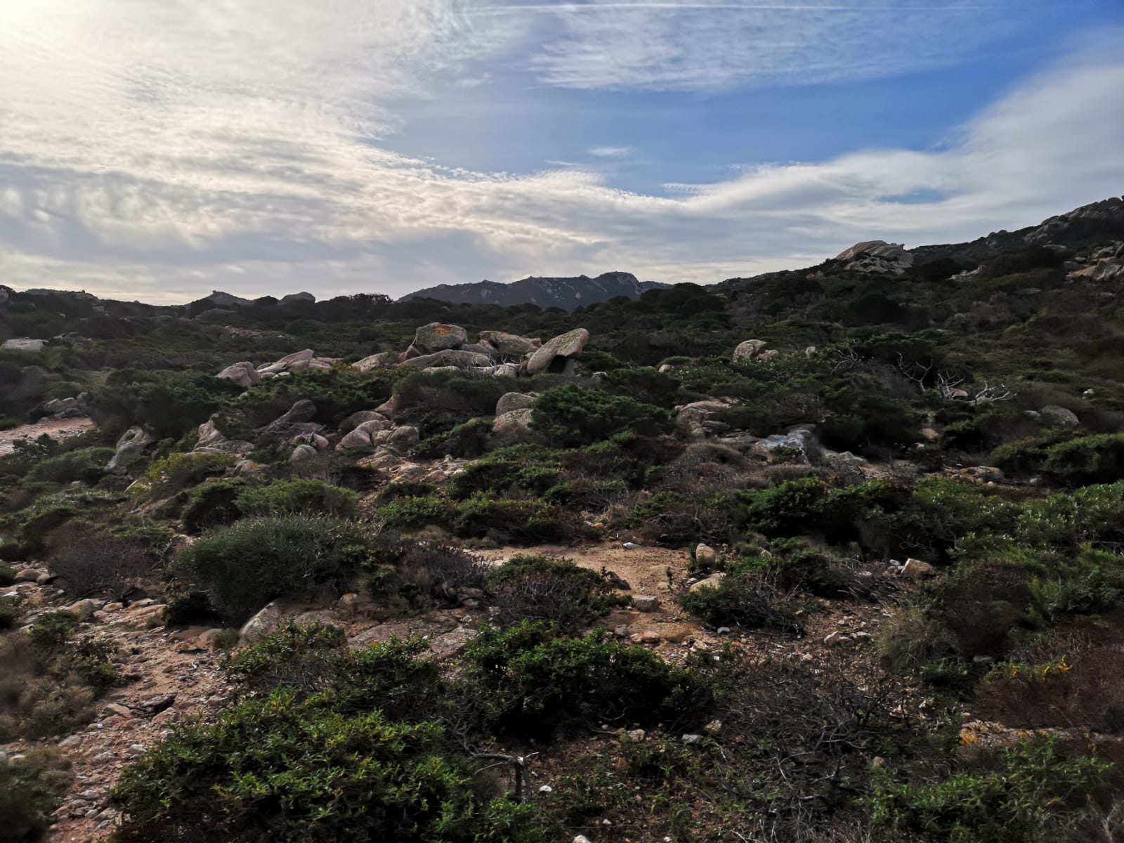 noleggio affitto gommoni e barche, La Maddalena Arcipelago, Caprera, Spargi, Santa Maria, Santo Stefano, escursioni gite trekking Fortesse militari.