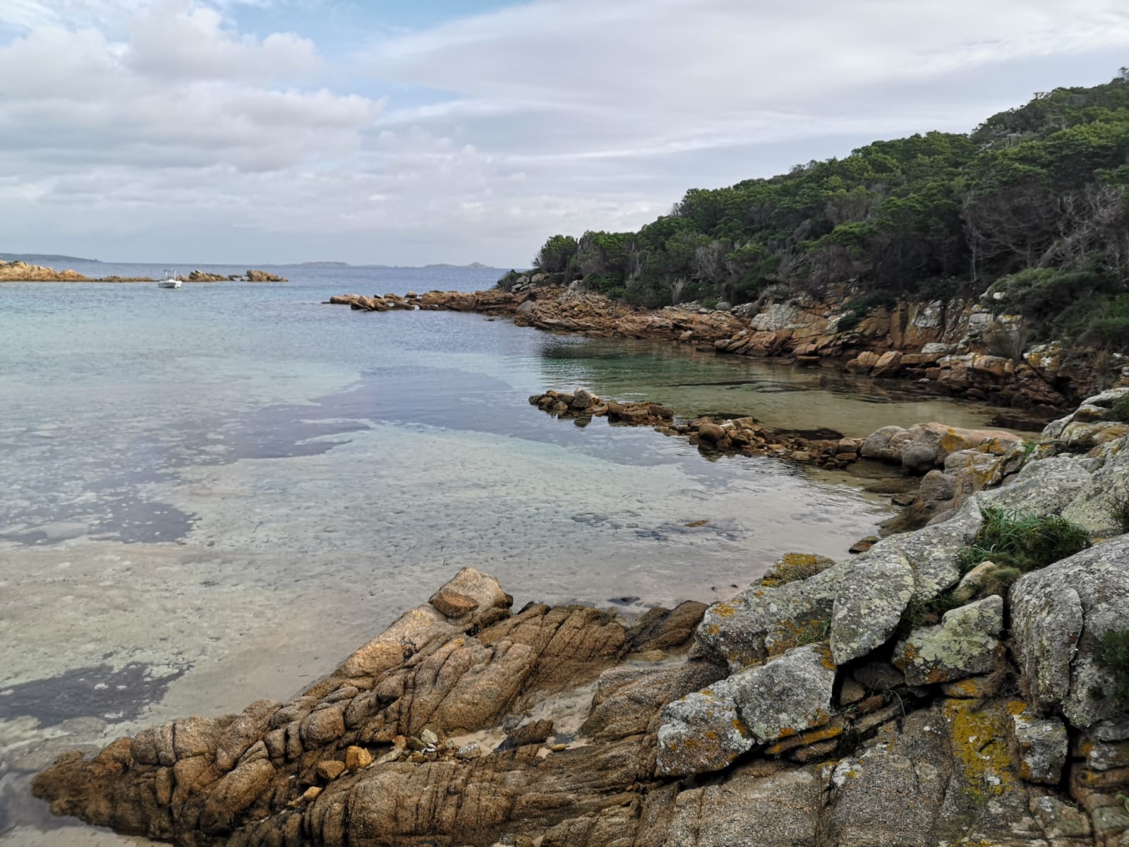 noleggio affitto gommoni e barche, La Maddalena Arcipelago, Caprera, Spargi, Santa Maria, Santo Stefano, escursioni gite trekking Fortesse militari.