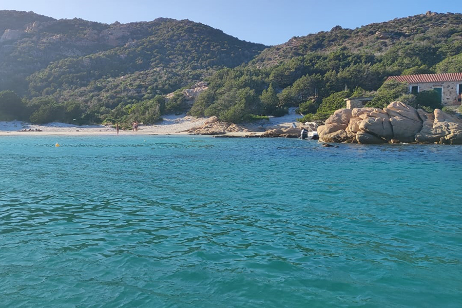 noleggio affitto gommoni e barche, La Maddalena Arcipelago, Caprera, Santa Maria, Santo Stefano, escursioni gite trekking Fortesse militari.