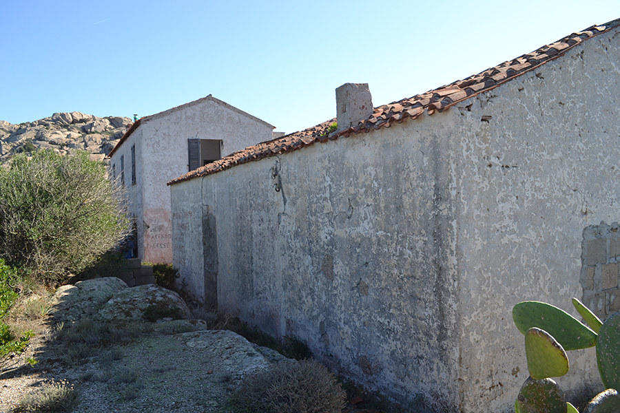 noleggio affitto gommoni e barche, La Maddalena Arcipelago, Caprera, Spargi, Santa Maria, Santo Stefano, escursioni gite trekking Fortesse militari.