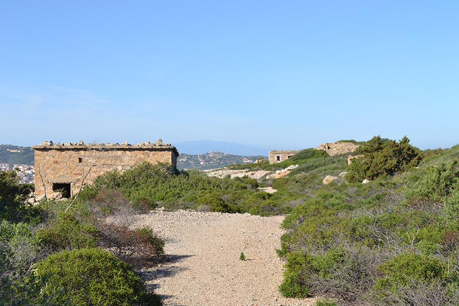 noleggio affitto gommoni e barche, La Maddalena Arcipelago, Caprera, Spargi, Santa Maria, Santo Stefano, escursioni gite trekking Fortesse militari.