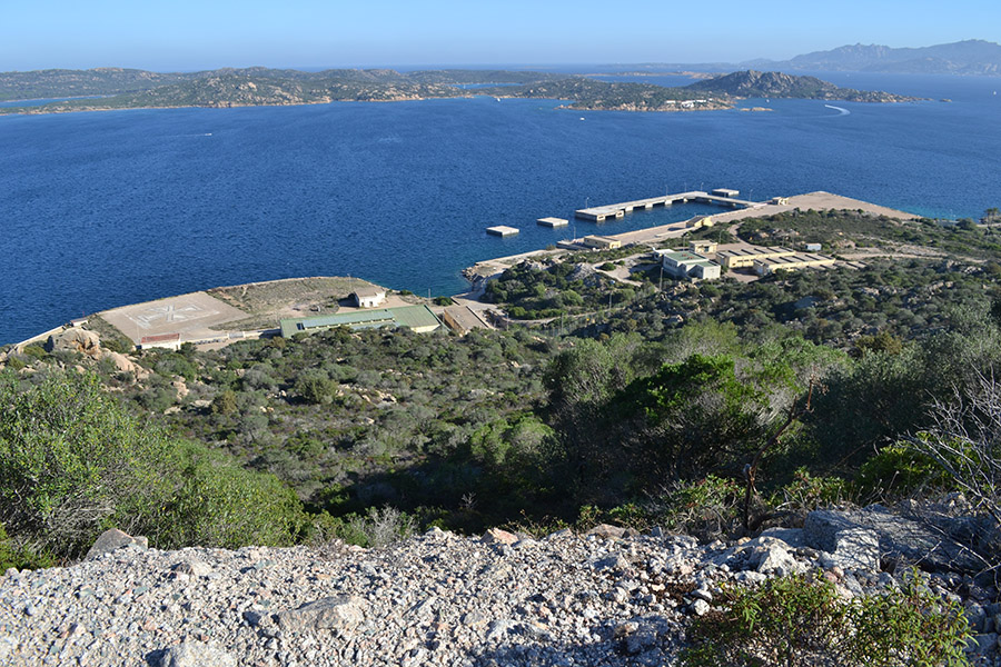 noleggio affitto gommoni e barche, La Maddalena Arcipelago, Caprera, Spargi, Santa Maria, Santo Stefano, escursioni gite trekking Fortesse militari.