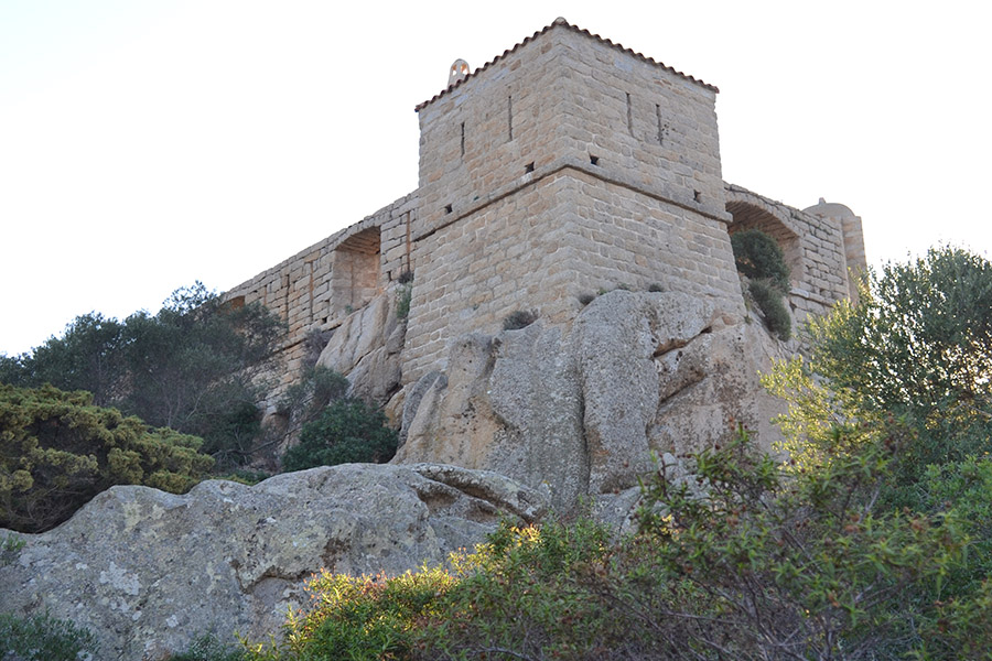 noleggio affitto gommoni e barche, La Maddalena Arcipelago, Caprera, Spargi, Santa Maria, Santo Stefano, escursioni gite trekking Fortesse militari.