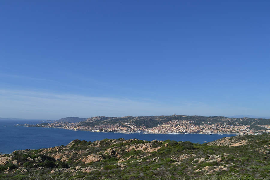 noleggio affitto gommoni e barche, La Maddalena Arcipelago, Caprera, Spargi, Santa Maria, Santo Stefano, escursioni gite trekking Fortesse militari.
